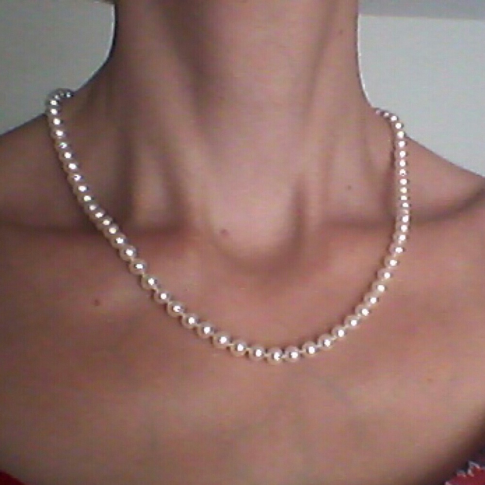 Real white pearls necklace